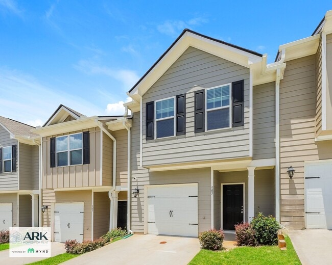 Building Photo - 608 Highwood Ln