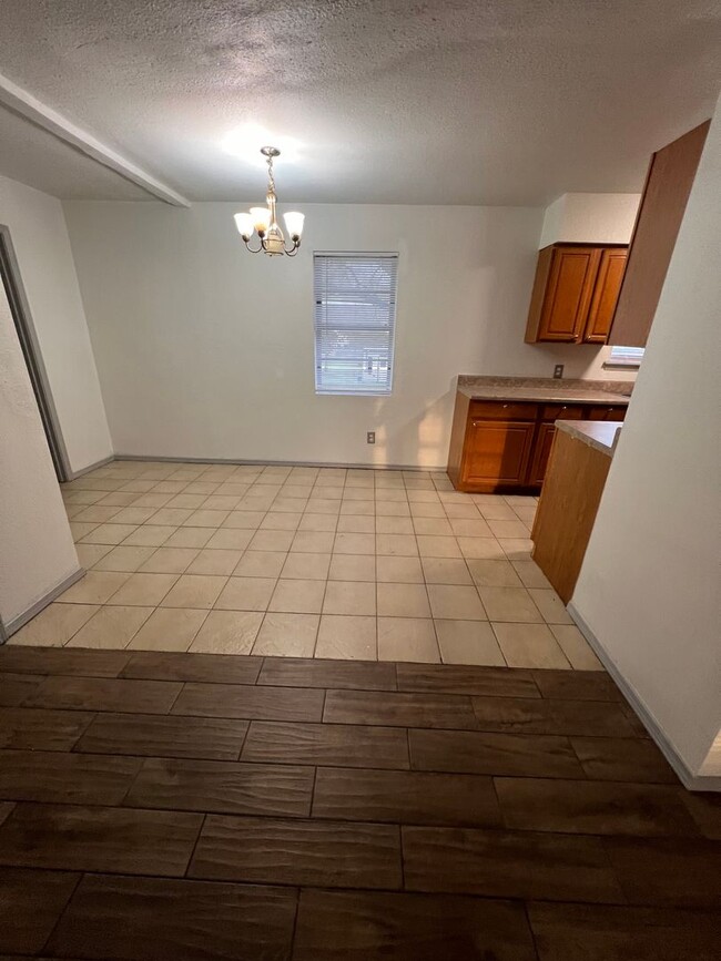 Building Photo - 4 Bed 1.5 Bath House, Total Electric with ...