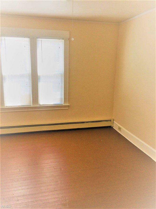 Building Photo - 1 br, 1 bath  - 111 Holl St