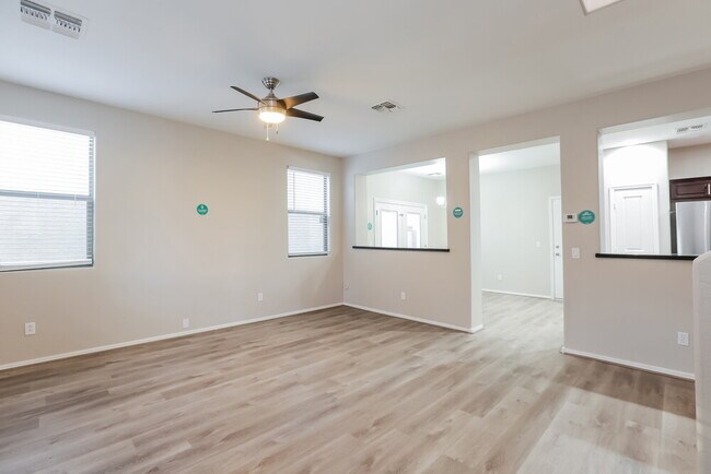 Foto del edificio - 7032 S 7th Ln