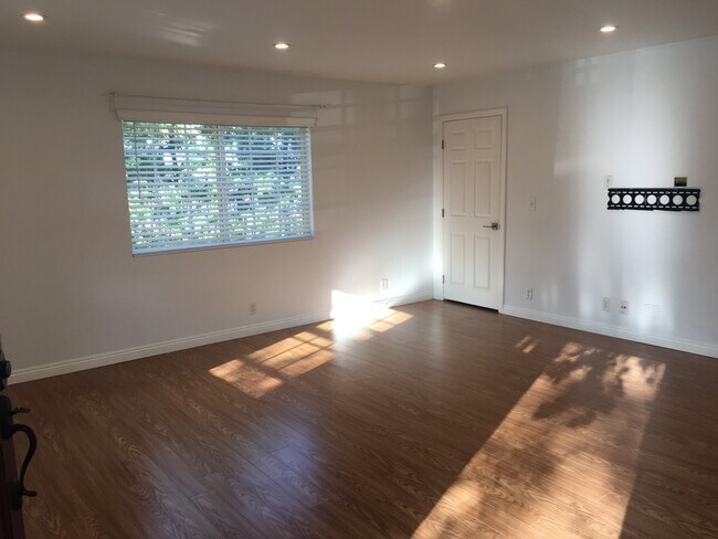 living room - 9030 Krueger St