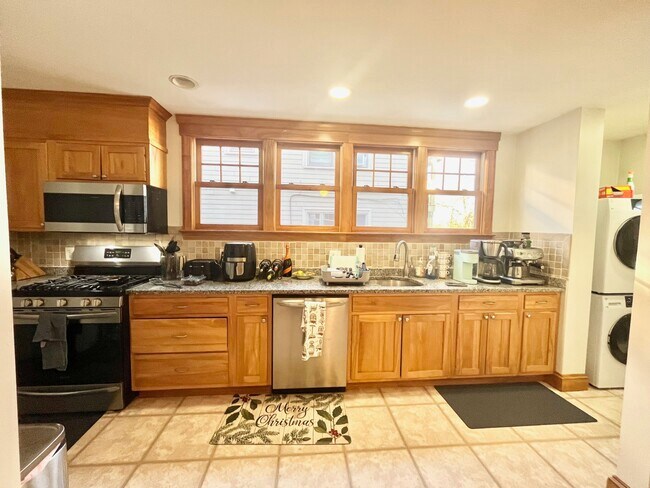 Building Photo - 202 Calumet St