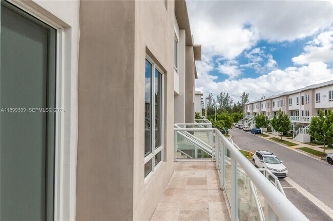 Foto del edificio - 10245 NW 63rd Terrace