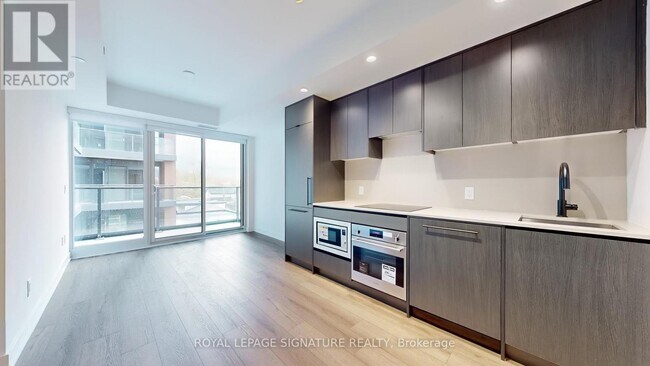 Photo du bâtiment - 5-305 Lakeview Ave