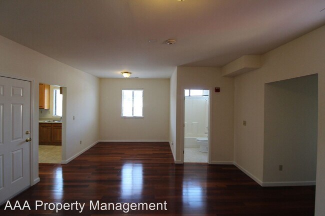 Building Photo - 4 br, 2 bath House - 723 Main St.