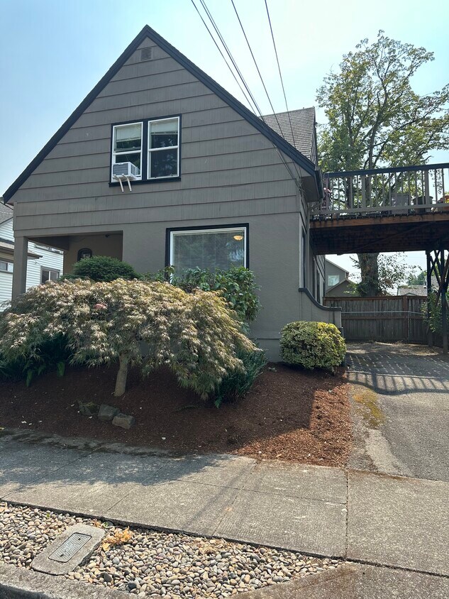 Foto principal - 4016 SE Boise St