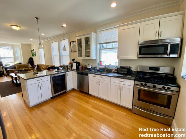 Building Photo - 1 Larose Pl