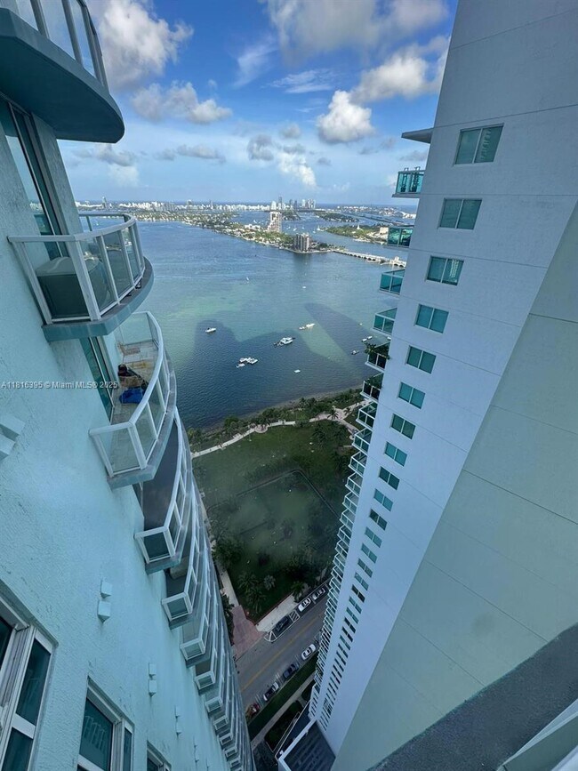 Foto del edificio - 1900 N Bayshore Dr