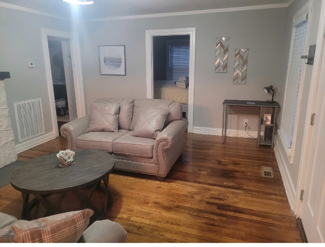 Photo - 5708 St Elmo Ave House