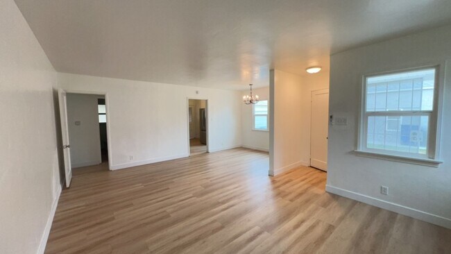 Foto del edificio - Charming Home in the well-established Riverside neighborhood!