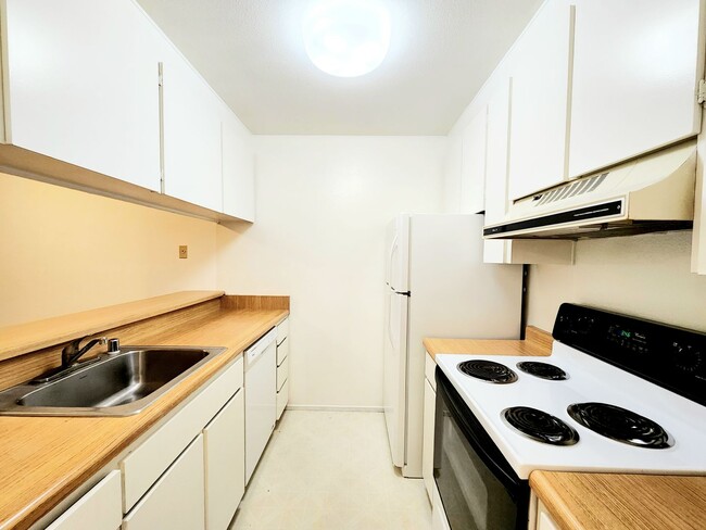 Building Photo - Lovely shelter creek unit