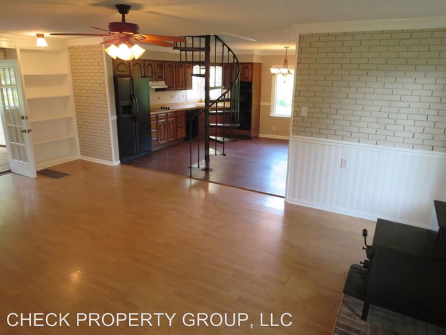 Foto del edificio - 5 br, 2 bath House - 5943 South Main Street