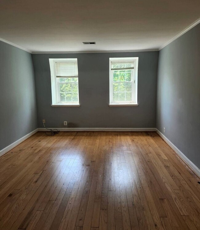 Building Photo - "Coming Soon "Top Floor 1/1 with Updated K...