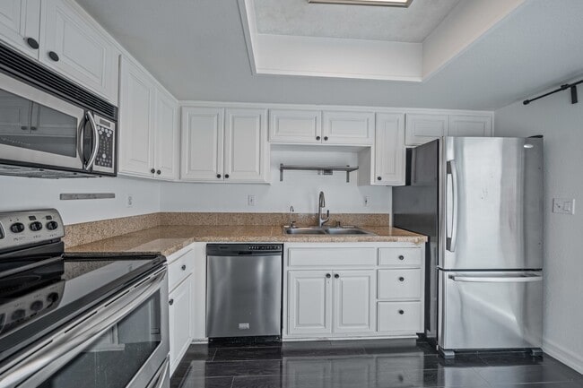 Foto del edificio - North Park 3 bd / 2.5 ba 2-story Townhome w/Private Patio Yard, Parking,  + More! Available Now