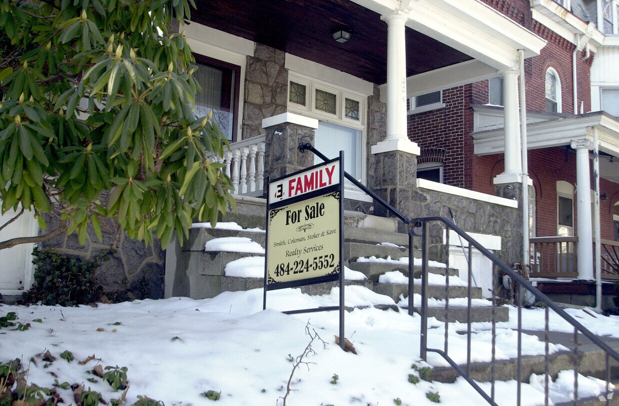 Building Photo - 228 S Madison St