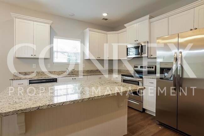 Building Photo - Stunning 4 Bedroom Home in Thomson with Gr...