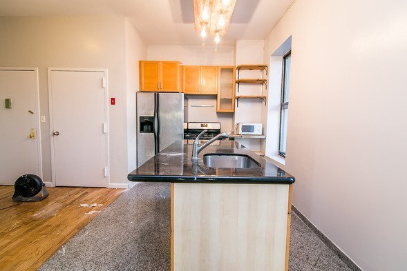 Building Photo - 197 Monroe St