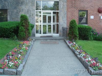 Foto del edificio - 110 Fisher Ave
