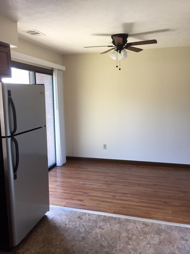 Foto del edificio - 5305 Big Tyler Rd
