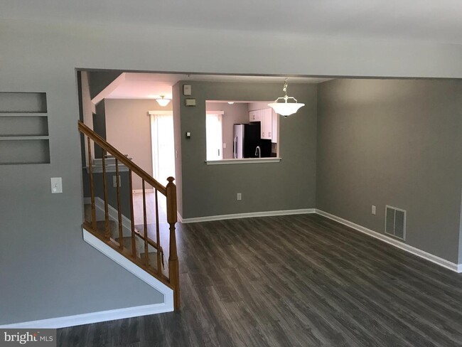 Building Photo - 15 Springtide Ct