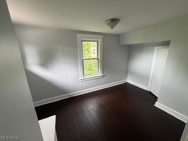 Foto del edificio - 9615 Cardwell Ave