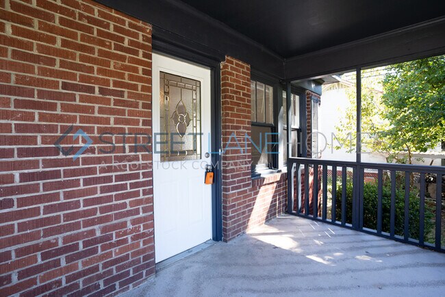 Building Photo - HOLIDAY SPECIAL! SIGN A LEASE BY NOVEMBER ...