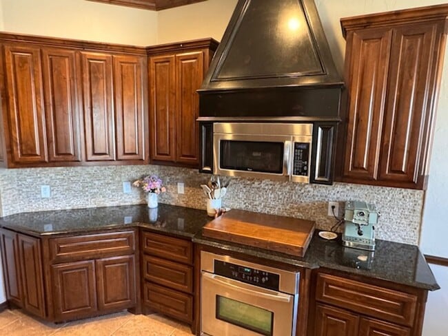 Building Photo - 3 bed plus office , 3 car garage with storm shelter, shop with electric and covered patio in Moor...