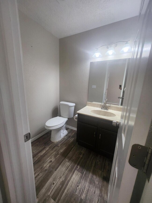 Foto del edificio - 7720 Ranchwood Dr NW