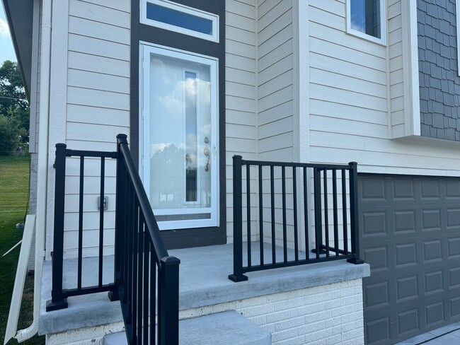 Building Photo - Luxury Bennington Townhome Ready For Move In