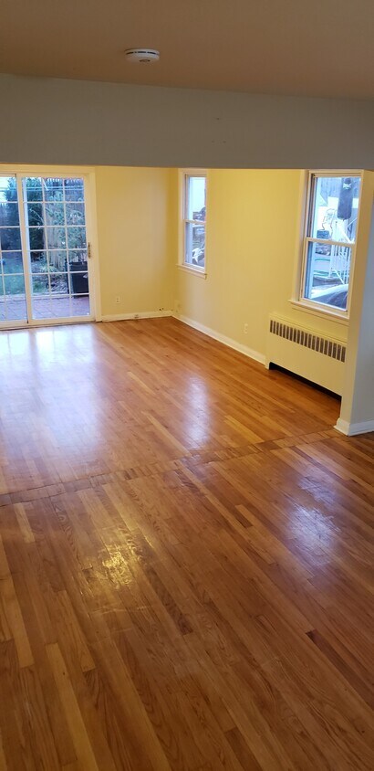 Foto principal - 119 W 2nd St