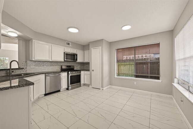 Foto del edificio - 7622 Poitiers Dr