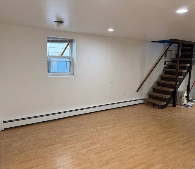 Del salón al dormitorio - 193 E 1st St