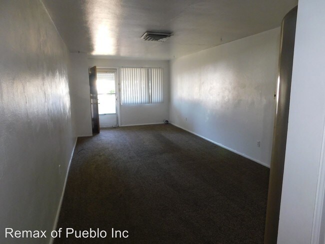 Building Photo - 2322 E Orman Ave
