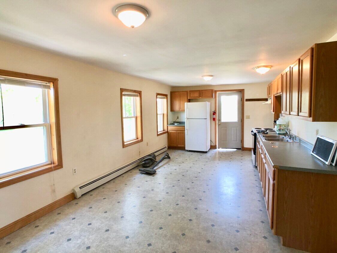 163 Bennoch Rd, Orono, ME 04473 Apartments in Orono, ME