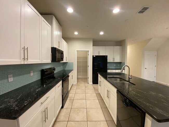 Foto del edificio - 3BR/2.5BA Town Home in Aloma Trails Commun...