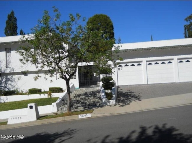 Building Photo - 18055 Lake Encino Dr
