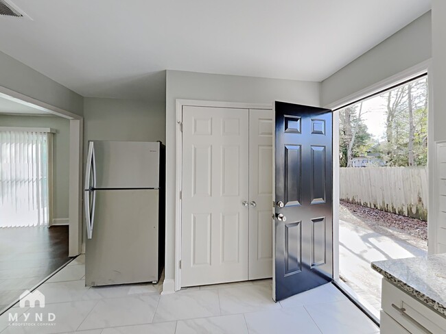 Foto del edificio - 6614 Water Mill Ct