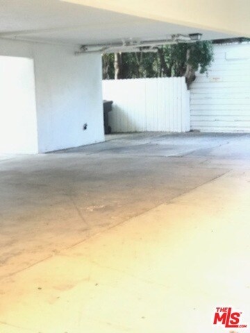Building Photo - 226 S Gale Dr