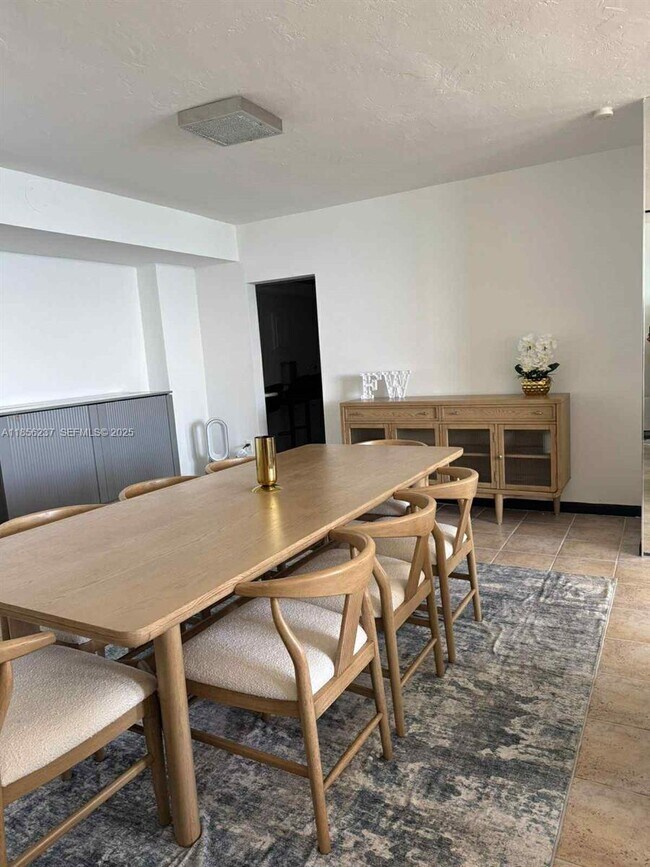 Foto del edificio - 10185 Collins Ave