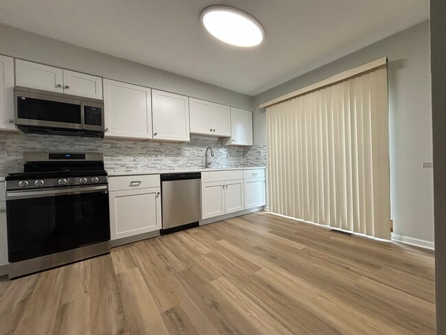 Building Photo - 6504 Kensington Pl