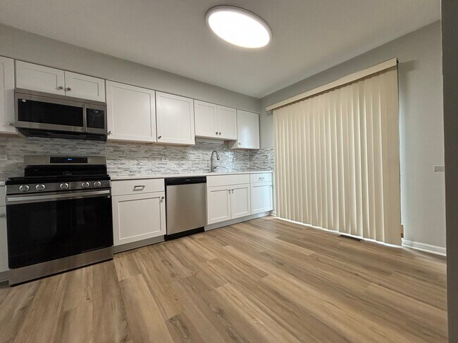 Foto del edificio - 6504 Kensington Pl