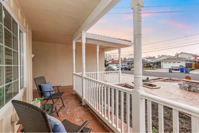 Foto del edificio - 363 Oleander Ave