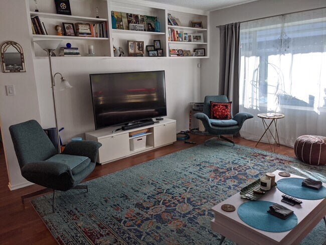 Foto del edificio - 800 N Eucalyptus Ave