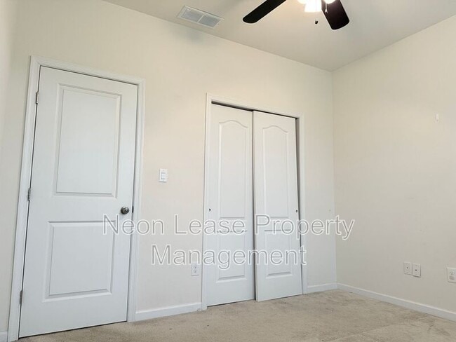 Foto del edificio - 214 Redstone Ct