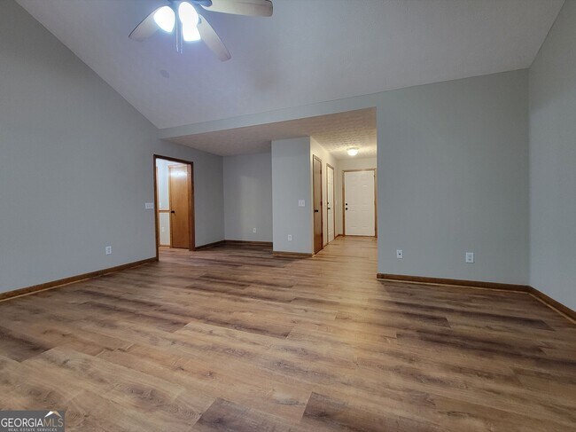 Foto del edificio - 522 Carl-Cedar Hill Rd