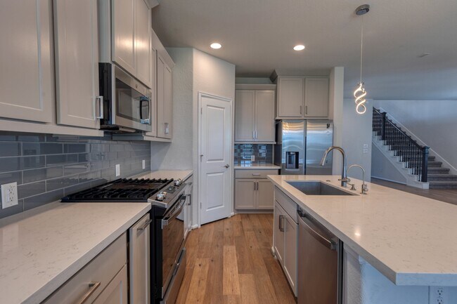 Building Photo - 125 Rangel Dr