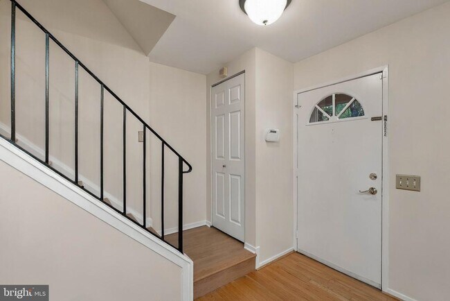 Foto del edificio - 1327 Alderton Ln