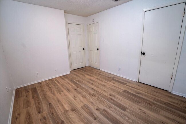 Foto del edificio - 10209 Brownie Dr