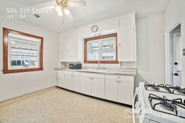 Building Photo - Precious 3 bed 1 bath Home