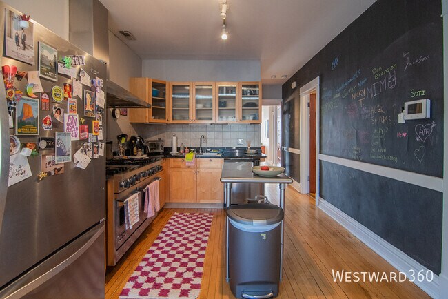 Foto del edificio - 3707 N Bosworth Ave